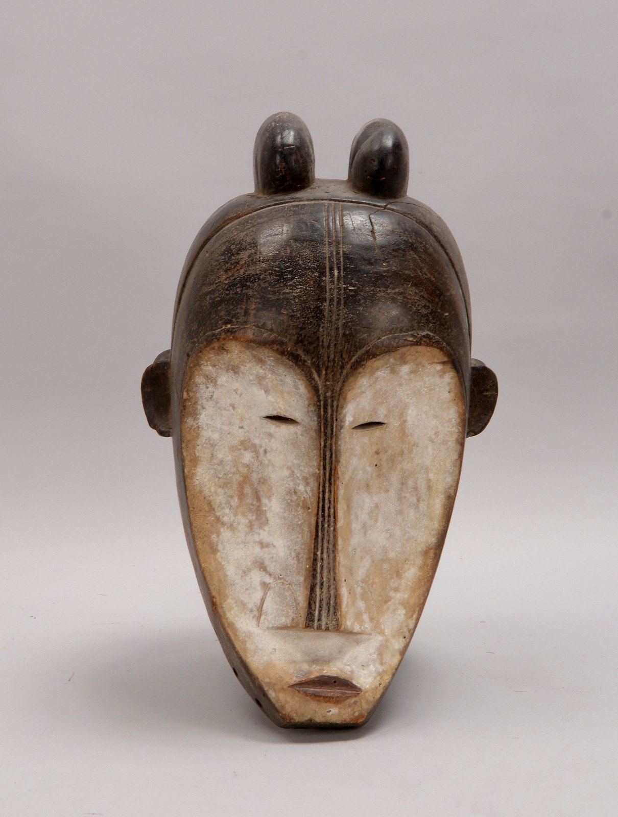 Doppelmaske/Ritualmaske (Kamerun), stilisierter 'Kopf', partiell weiß gefasst
