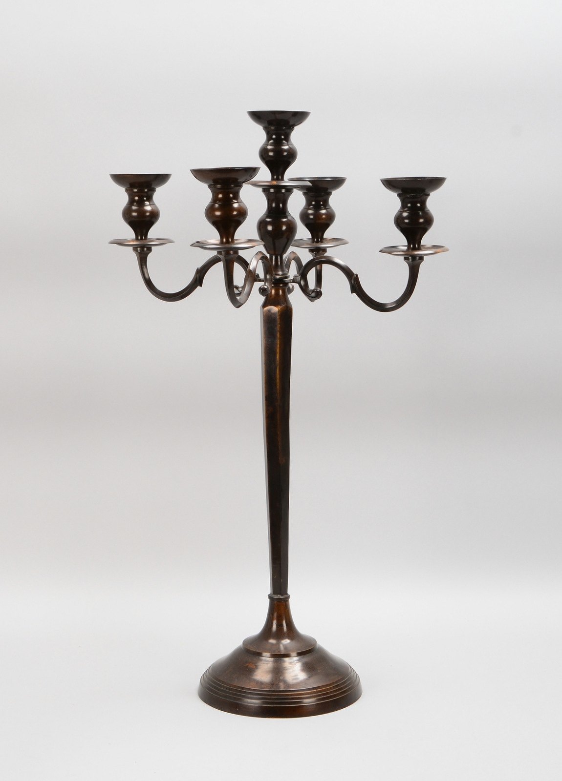 Großer Tischkerzenleuchter, 5-flammig, Messing/bronziert; Höhe 80 cm, Ø 47 cm