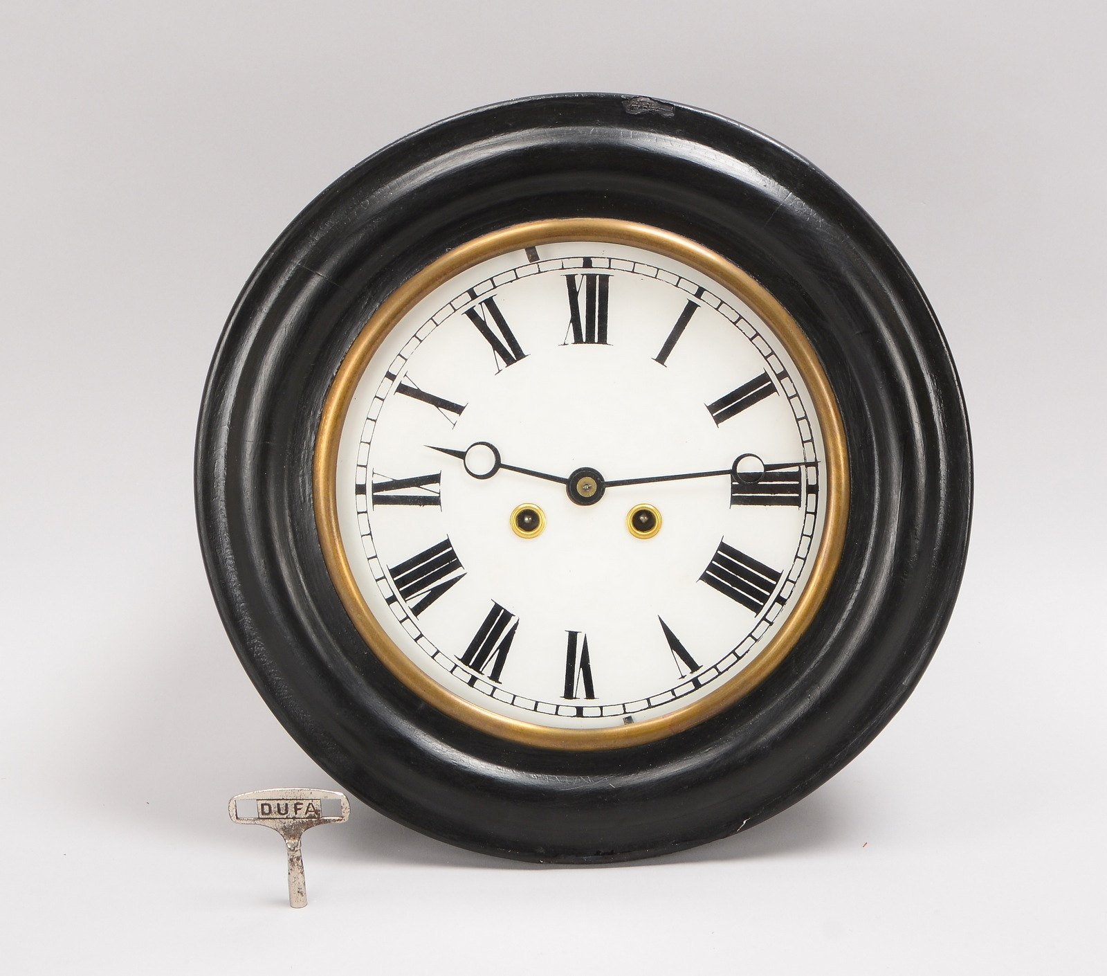 Wanduhr, Kienzle, sog. 'Ochsenauge', Ziffernblatt neu, Schlüsselaufzug - gängig