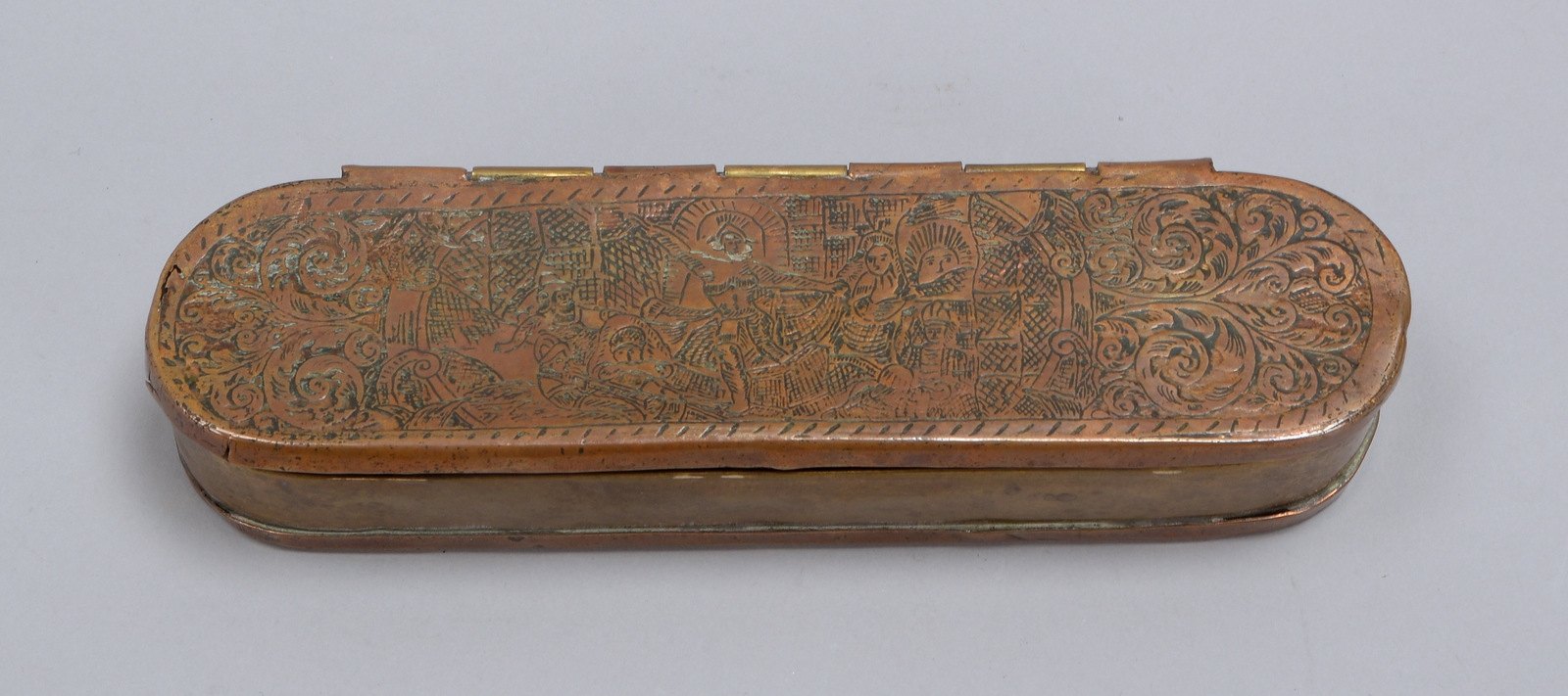 Tabatière (um 1700), Messing/Kupfer, im Deckel mit ziseliertem Dekor