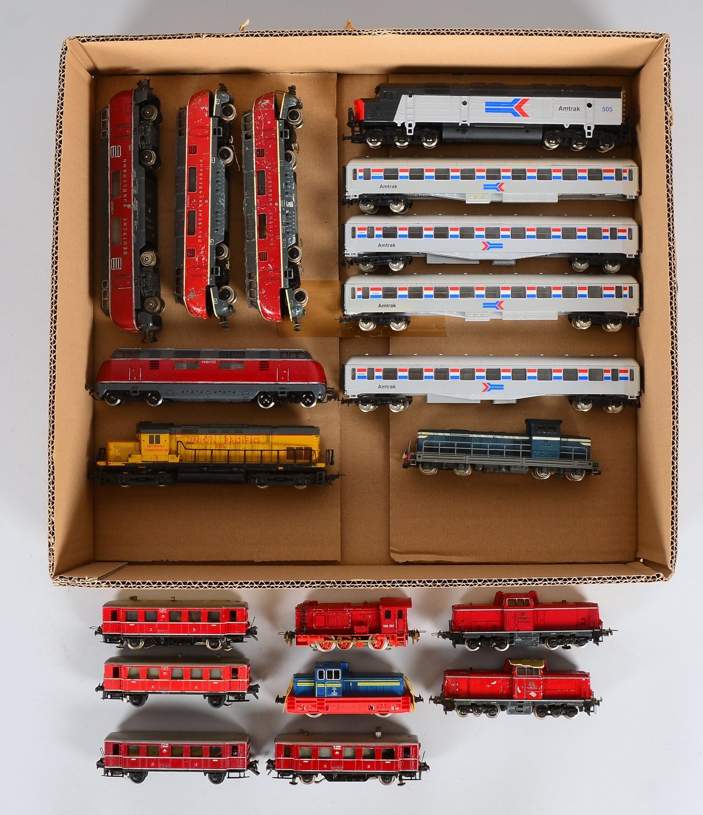 Modelleisenbahn-Konvolut, 'H0', versch. Dieselloks/Güterloks, 12 Stück