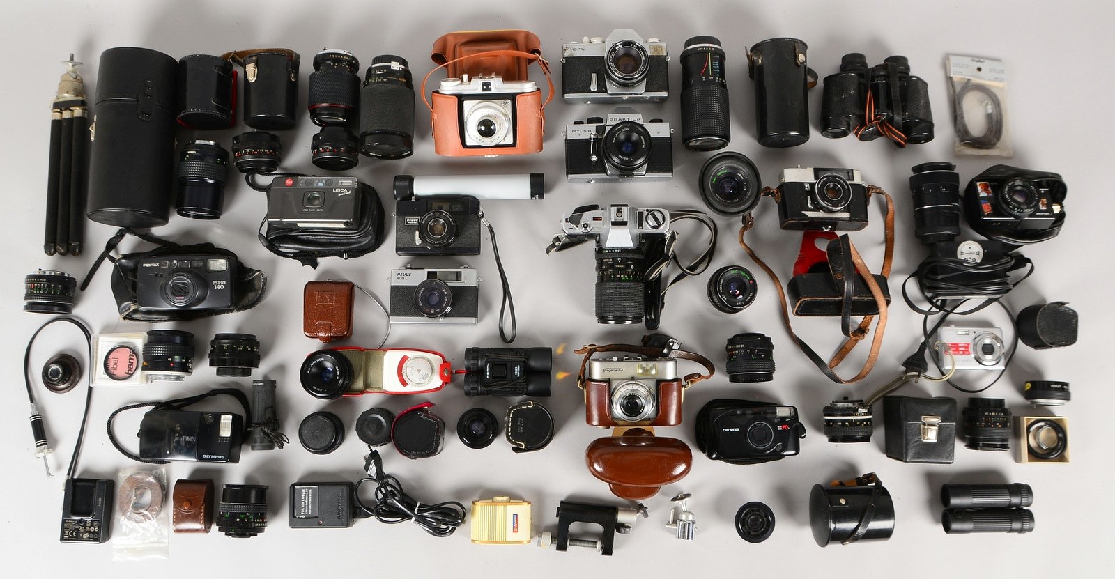 Kleine Fotokamera-/Zubehör-Sammlung: Kameras, Objektive, Belichtungsmesser, u.a.