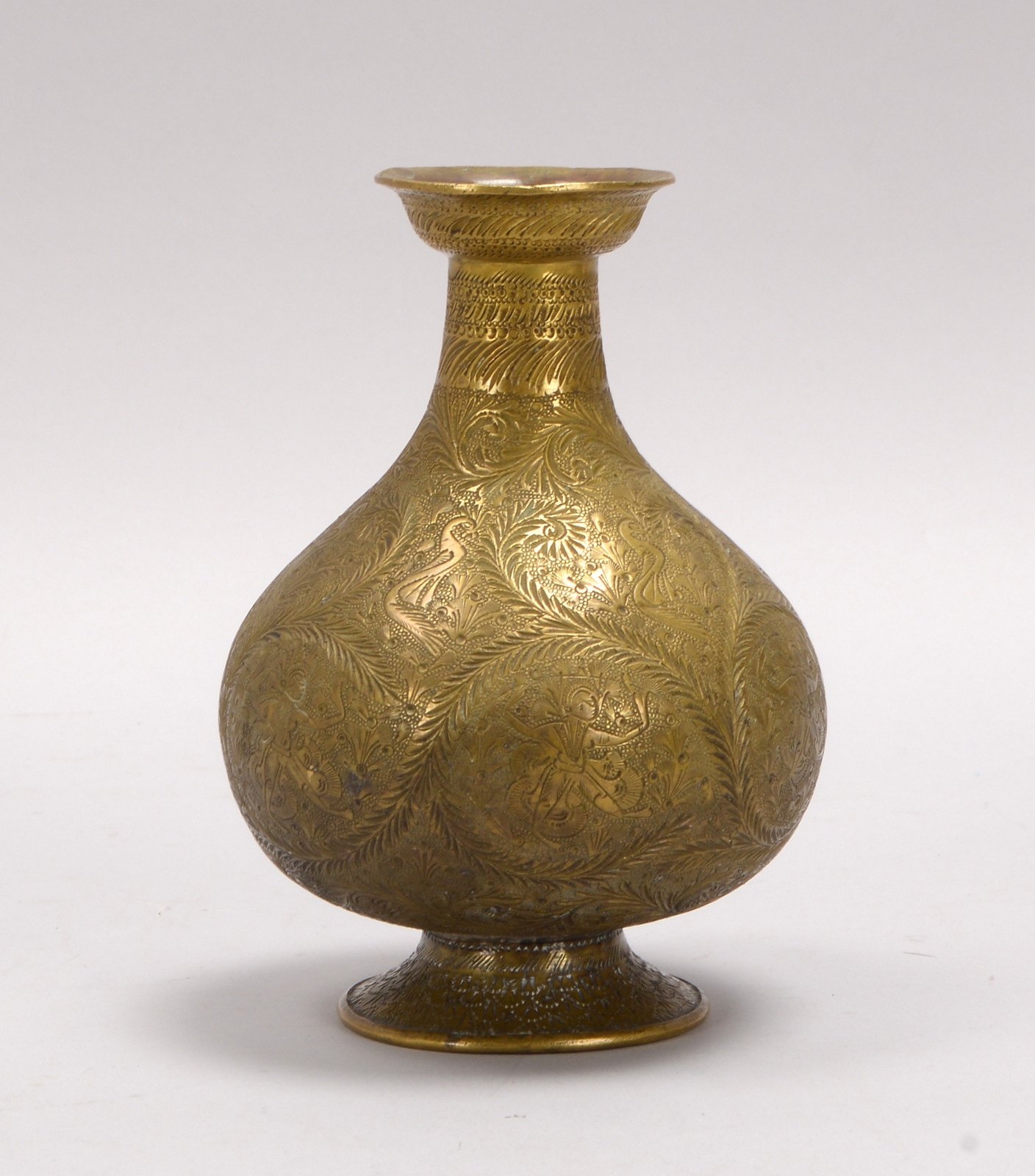 Bronzevase (Thailand/Burma-?), florale/figürl. Ziselierung; Höhe 17,5 cm