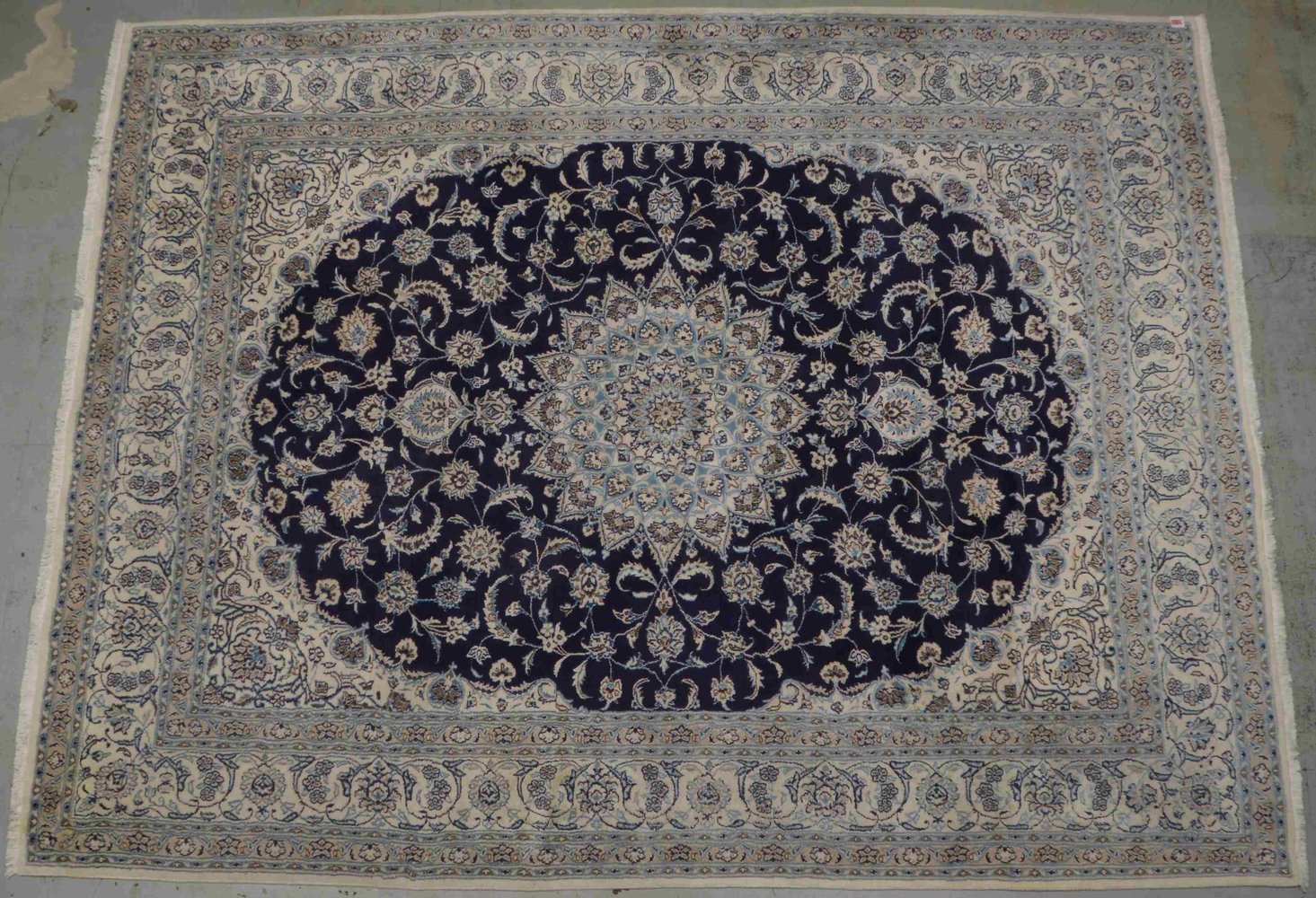 Nain (Iran), mittelfeine Knüpfung, ringsum komplett, Flor in guter Erhaltung