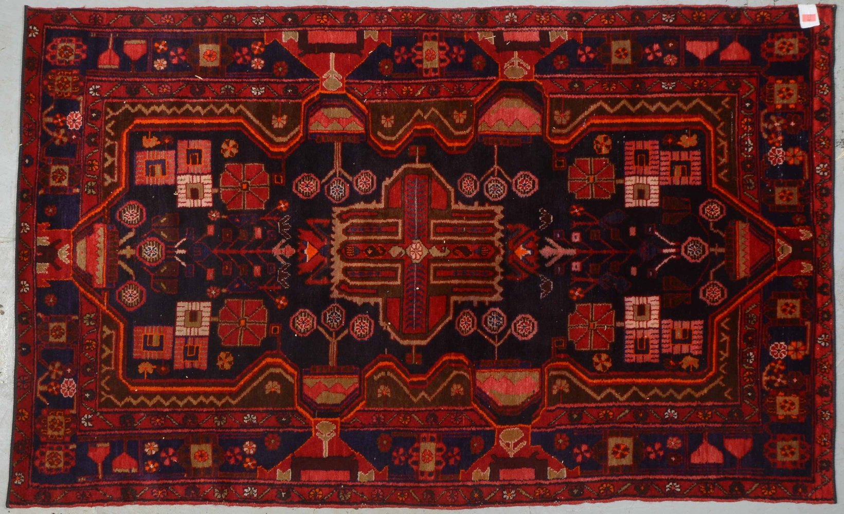 Orientteppich, beste Knüpfung, Flor in gutem Zustand; Maße 221 x 137 cm