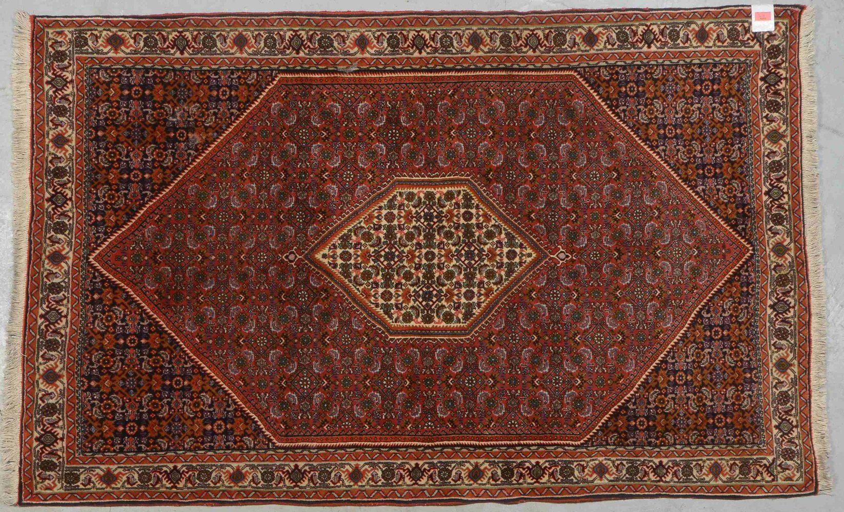 Bidjar, feste mittelfeine Knüpfung, ringsum komplett, dichter Flor - in gutem Zustand; Maße 178 x 11