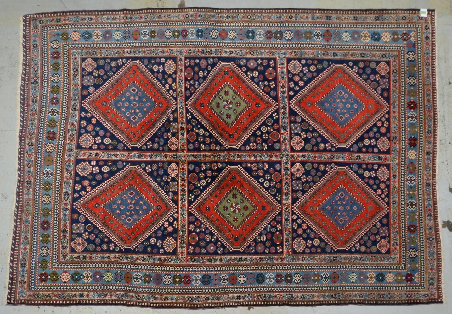 Orientteppich, mittelfeine Knüpfung, mit Feldermuster, gleichmäßiger Flor - guter Zust.