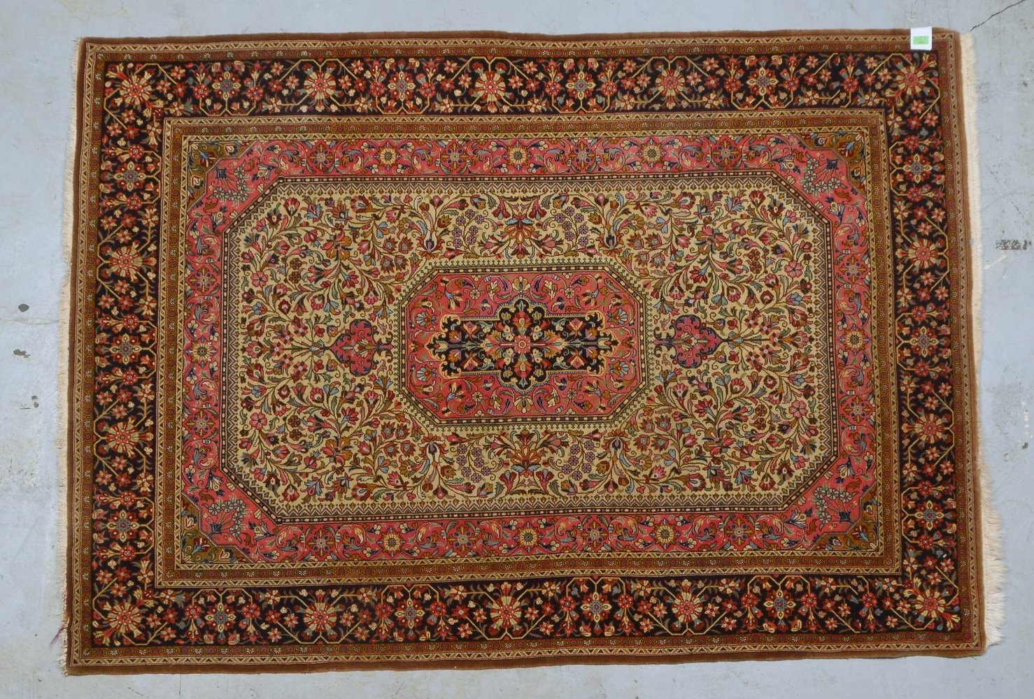 Orientteppich, mittelf. Knüpfung, dichter Flor, guter Zustand; Maße 215 x 153 cm