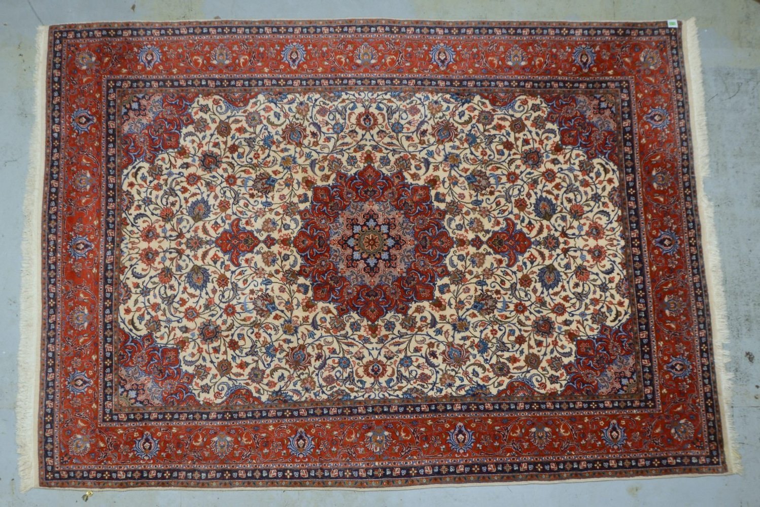 Sarough (Iran), mittelfeine Knüpfung, ringsum kompl., Flor in gutem Zustand