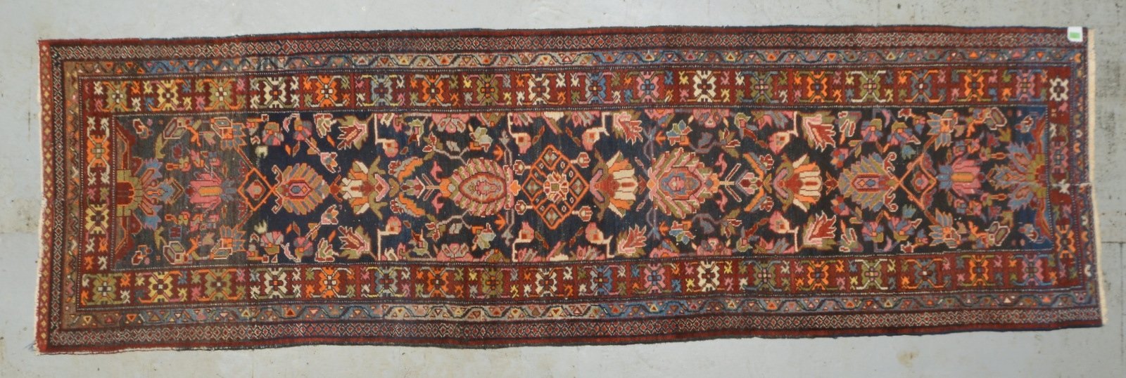 Bakhtiari-Galerie, älter, grobe Kn.; Maße 355 x 105 cm (mit kl. Gebrauchsspuren)
