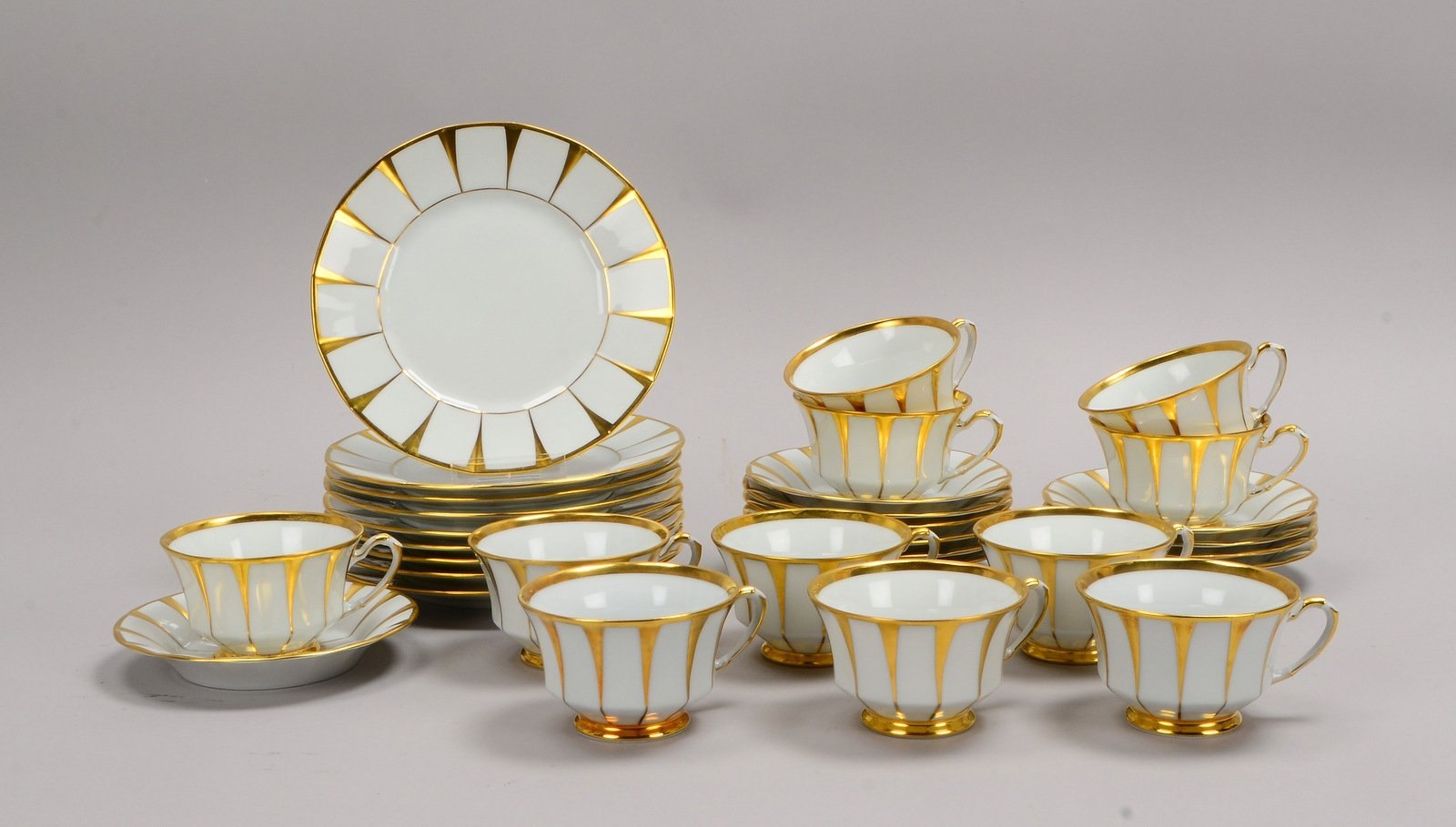 Fürstenberg, Kaffee-Restservice, 'Grecque Athena': 11x Gedecke (2x Teller fehlen)
