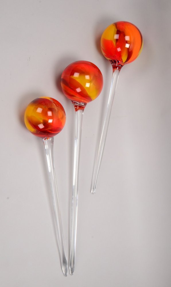 Gartenstecker-Konvolut (Murano-?), Glaskugeln mit farb. Unterfang; Länge 77 cm - 93 cm