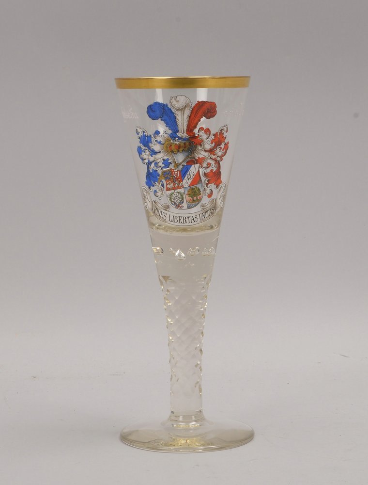 Spitzkelch-Pokalglas, Schliff/Einschmelzg., Wappen und Wahlspruch, dat. '1901', sign.