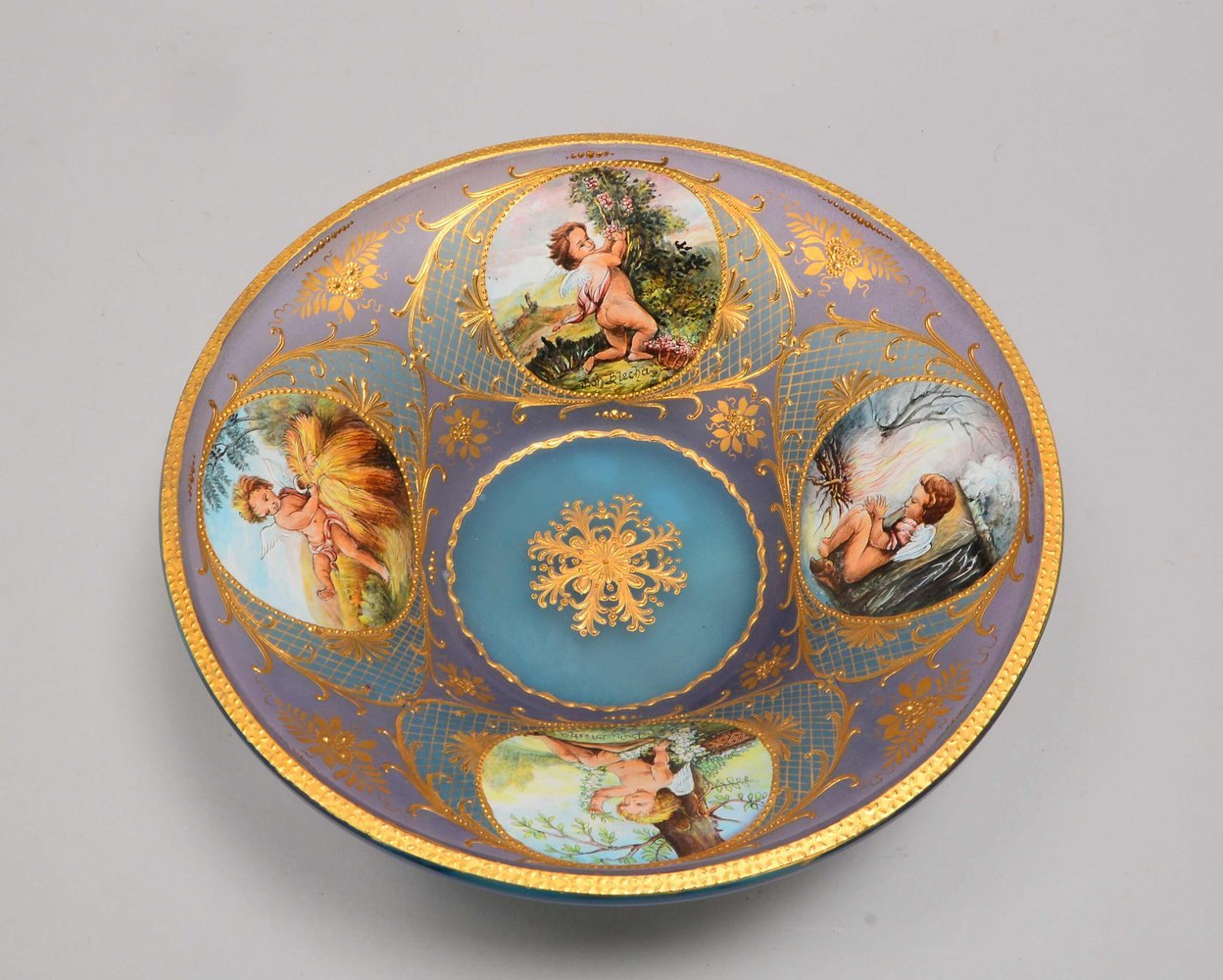 Glasschale (Böhmen), Klarglas/blau-viol. Überfang, 4x Kartuschen/emaill. und goldstaff., sign.