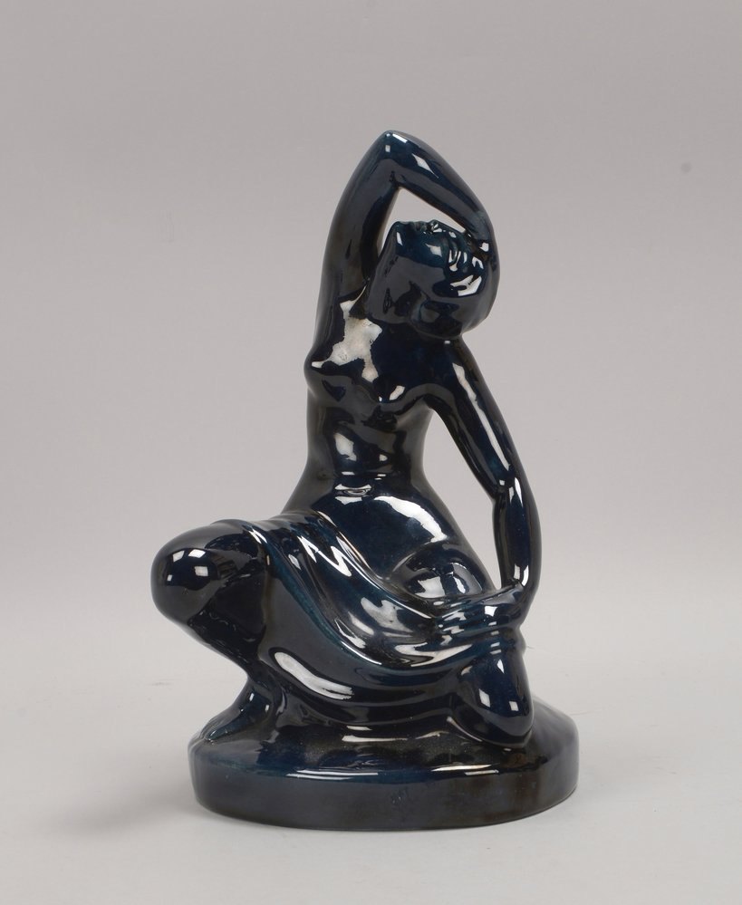 Frechen, 'Badende', Steinzeug-Skulptur, mit Glasur in Blau, im Boden gemarkt; Höhe 31 cm