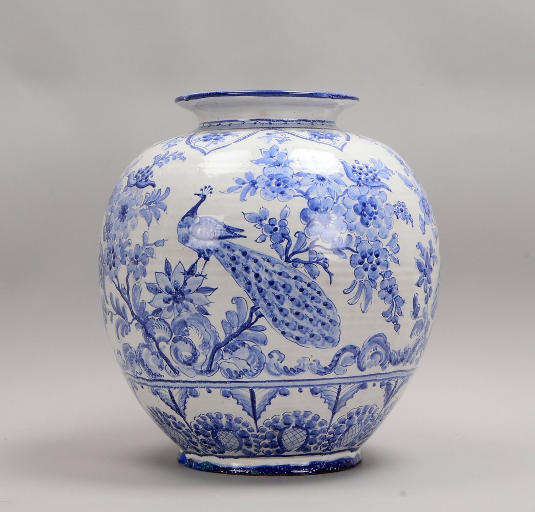 Bodenvase, Keramik, kugelförmig, blaue Unterglasurmalerei in Blau, mit Einsatz, sign.