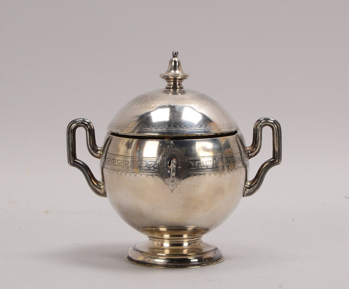 Zuckerdose, 750 Silber, mehrf. punz., Mäanderband-Verz., innen verg.; Gew. 285 g