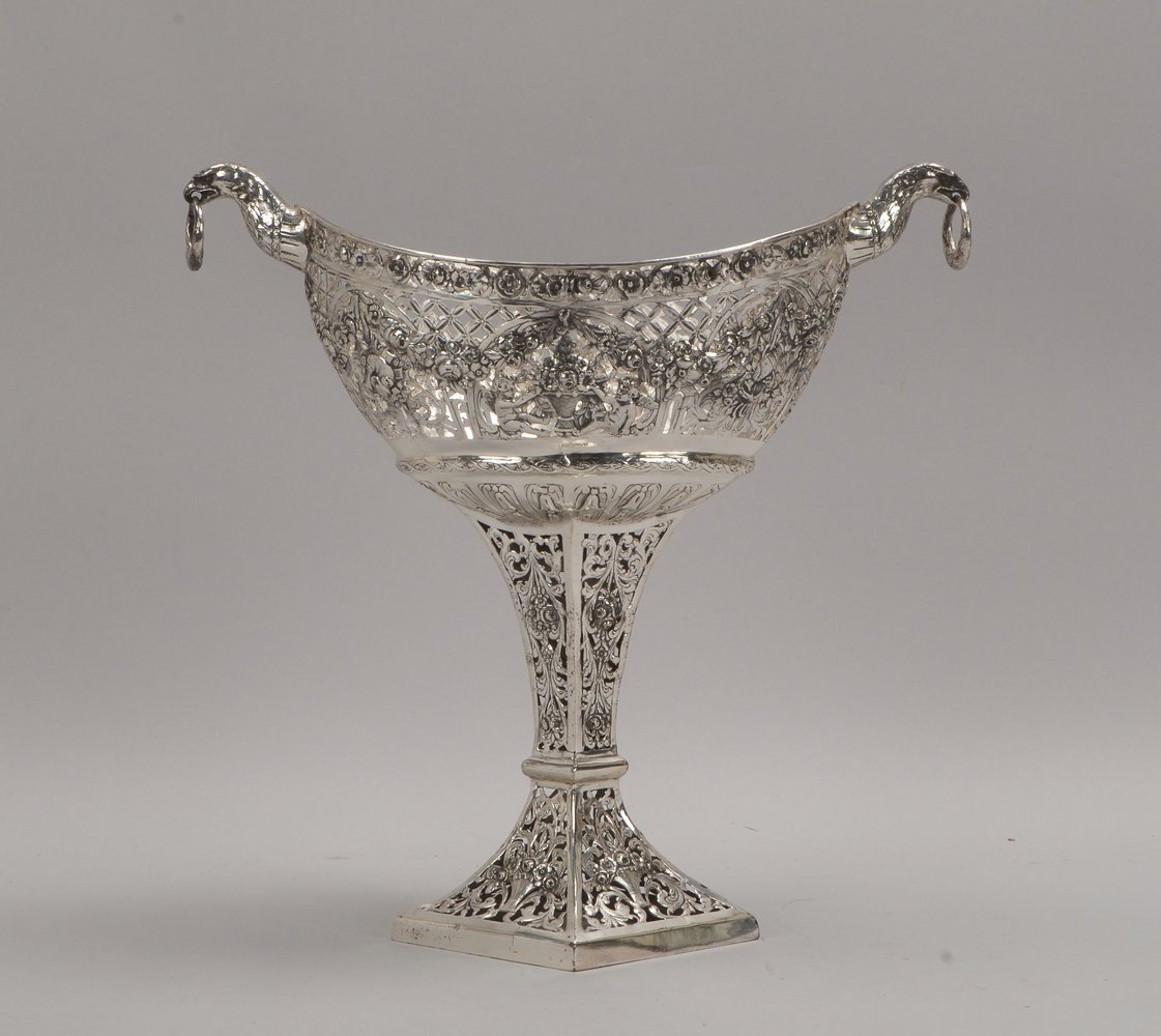 Tischaufsatz, 800 Silber, ovale Form, 2x 'Adlerkopf'-Handhaben, durchbr. Schale; 870 g