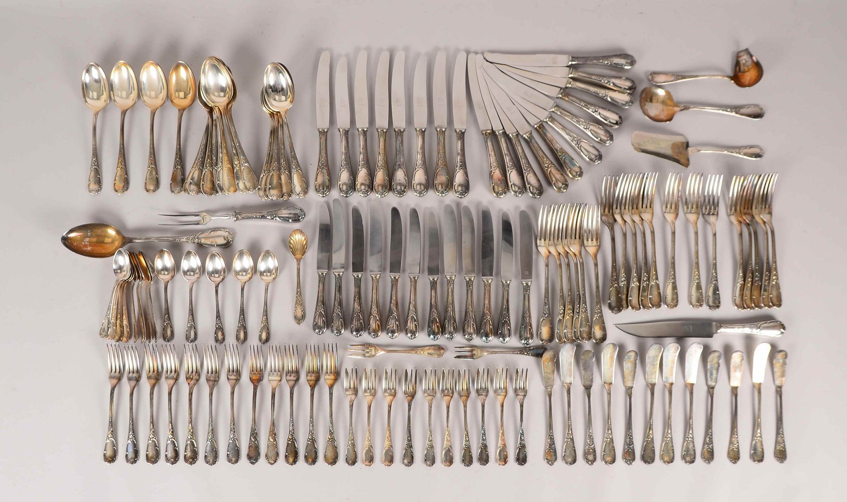 Umfangreiches Tafelbesteck: Speise- und Kaffeeservice, 90er Auflage, 125-tlg. - im Holzkasten