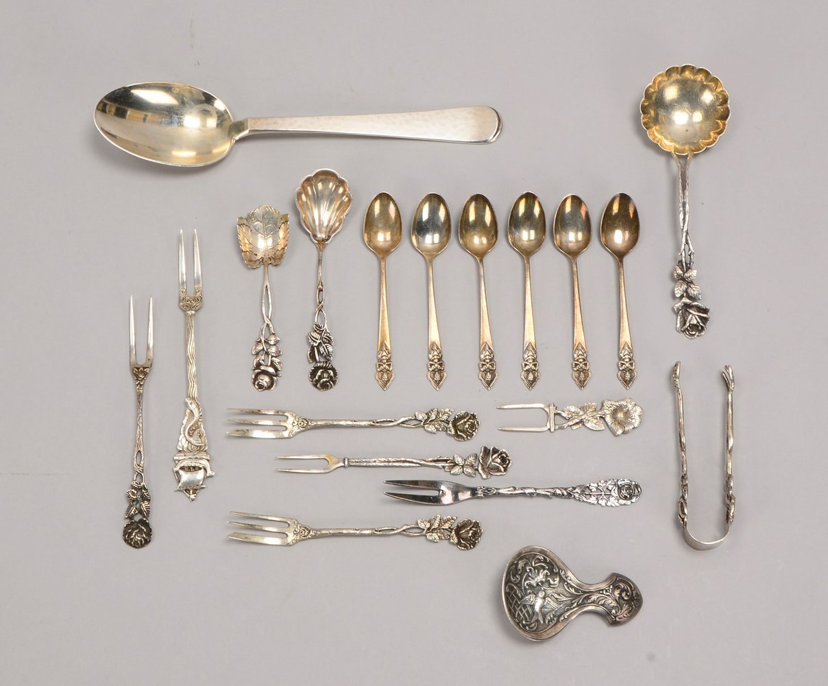 Kl. Tafelsilber-Konvolut, unterschied. Silbergehalte, Löffel und Gabeln; Gew. 305 g