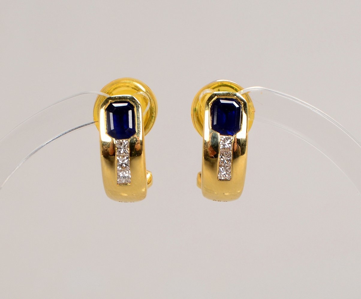 Paar Ohrstecker, 585 GG (gest.), mit Saphir/zus. 1,0 ct, und je 3x Diam./zus. 0,30 ct