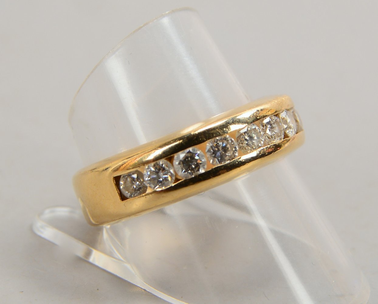 Ring, 585 GG (gest.), mit 10-f. Brillantbesatz/zus. ca. 1,0 ct, Weiß - P1; RG 61, Gew. 7 g
