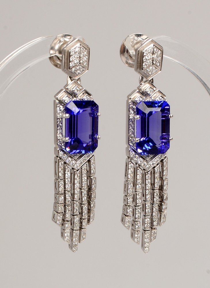 Paar Ohrstecker, 950 Platin (gest.), jew. mit Tansanit/8,77 ct, und mit Diam./ca. 1,02 ct