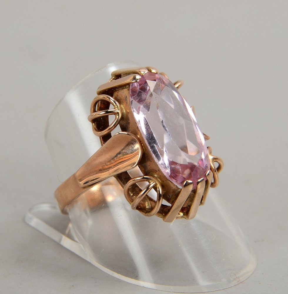 Ring, 333 RG (gestempelt), besetzt mit einzelnem Amethyst; RG 60, Gewicht 5,10 g