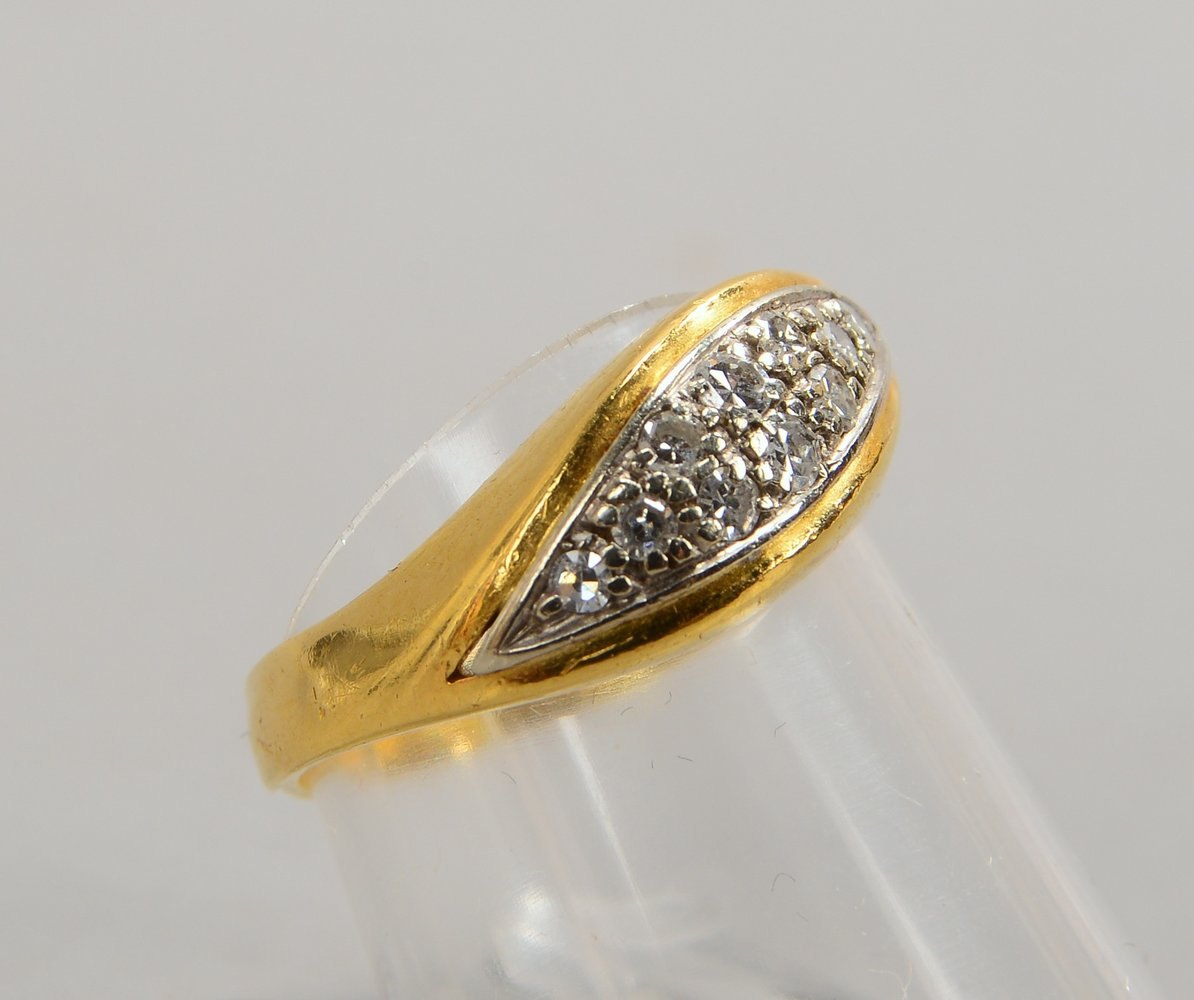 Ring, 750 GG (gest.), mit 10-f. Diamantbesatz/zus. ca. 0,20 ct; RG 53, Gew. 4,50 g