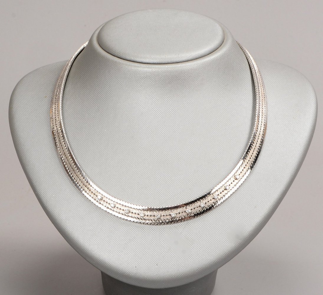Collier (passend zu Pos. 4109), 750 WG (gest.), mit 11x kl. Brill./zus. ca. 0,30 ct