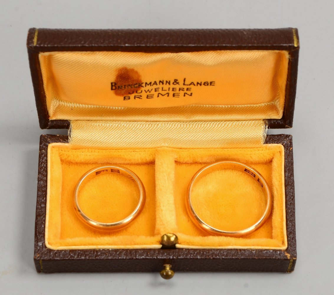 Paar Eheringe, 585 GG (gest.), Datumsgravur/Initialen; RG 53 und RG 65; Gew. 8,20 g
