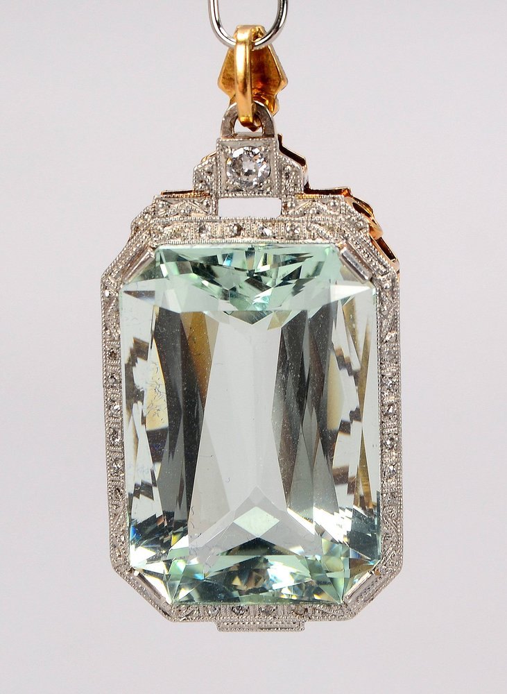 Anhänger, 585 GG, mit natürl. Aquamarin/ca. 43,76 ct/LR, 1 Brill./LR und 20x Diam.