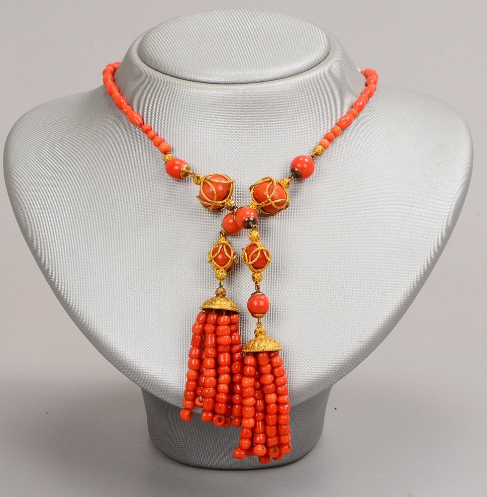 Collier (Biedermeier), 14 kt Gold (gepr.), mit Korallenbesatz/untersch. Korallenbehang