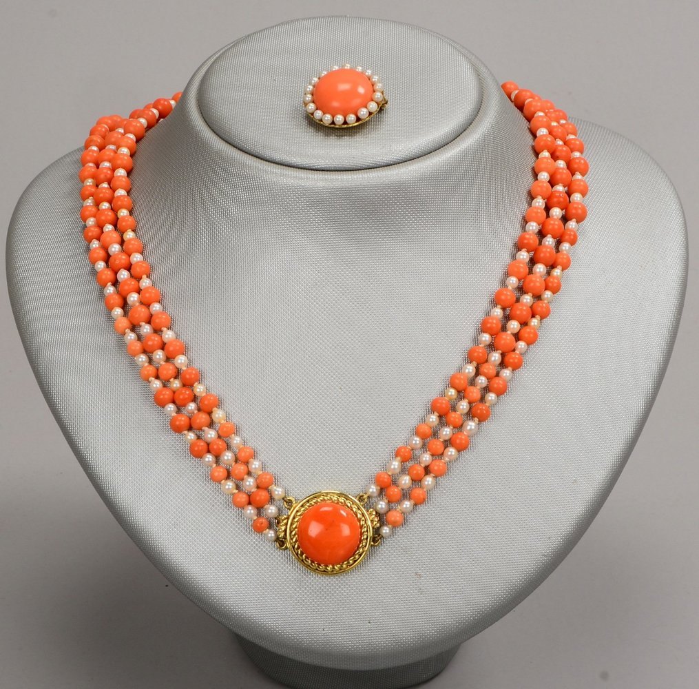 Schmuckset, 585 GG, 2-teilig, mit Korallenbesatz und Perlen: Collier und Brosche