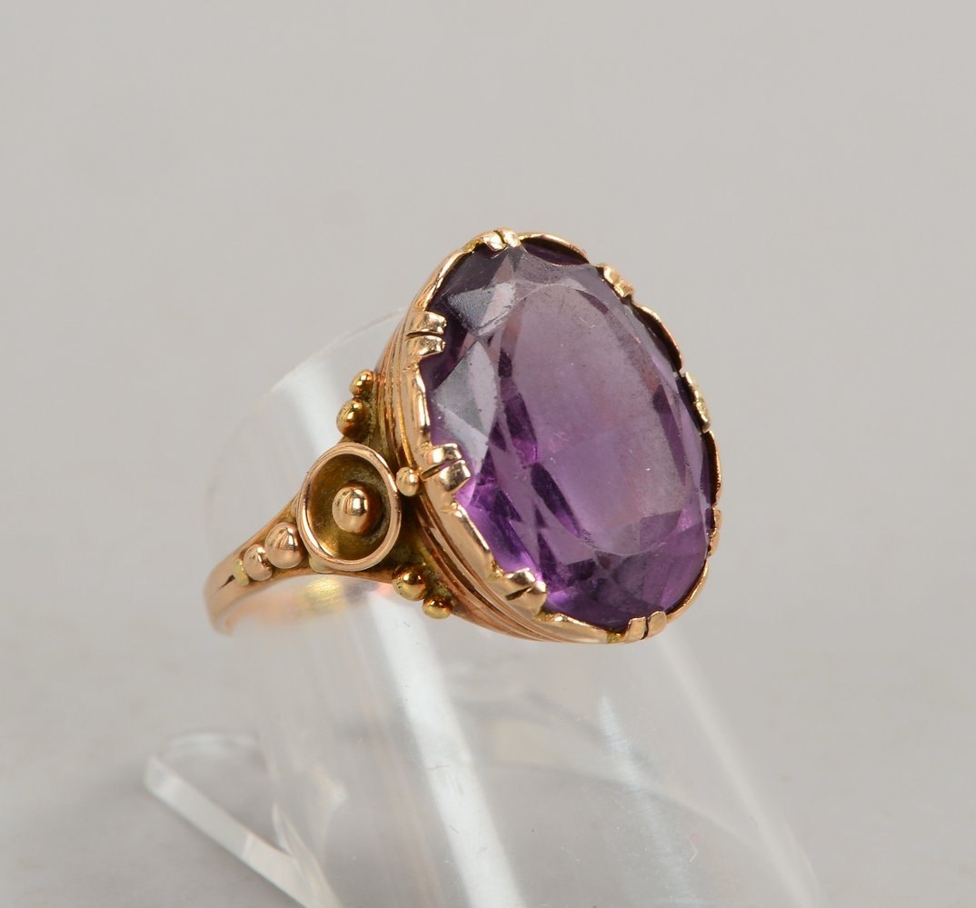Ring, 585 RG (gest.), besetzt mit ovalem Amethyst; RG 58, Gewicht 5,40