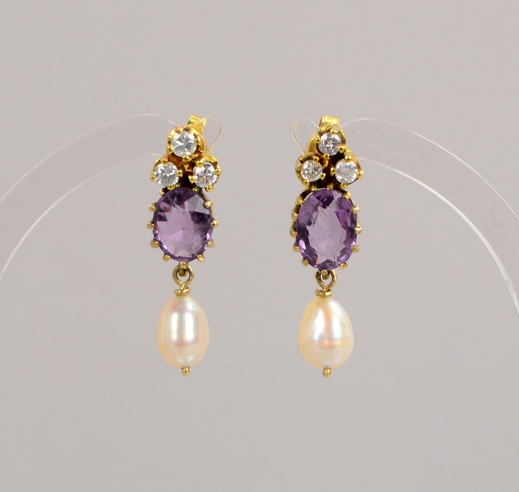 Paar Ohrstecker, 585 GG (gepr.), mit Perlenbesatz, Amethyst und Brillanten; Gew. 4 g