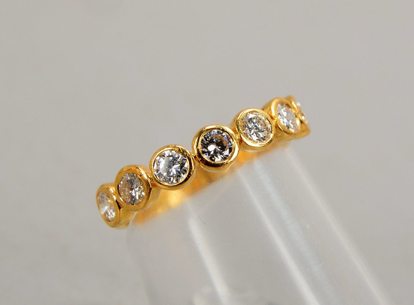 Ring, 750 GG (gest.), mit 7x kl. Brillanten/zus. ca. 0,50 ct; RG 50, Gew. 2,20 g