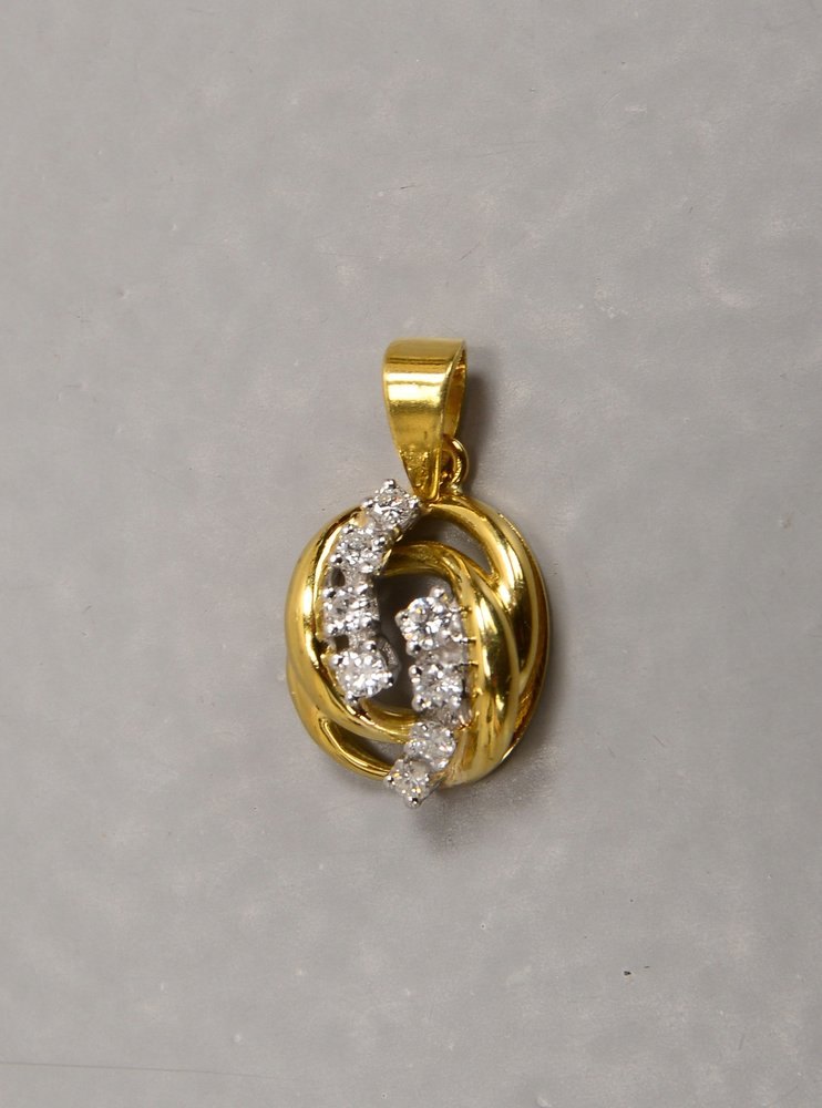 Anhänger, 585 GG (gest.), mit 8x kleinen Brillanten; Länge/ohne Öse: 1,7 cm, Gew. 3,60 g