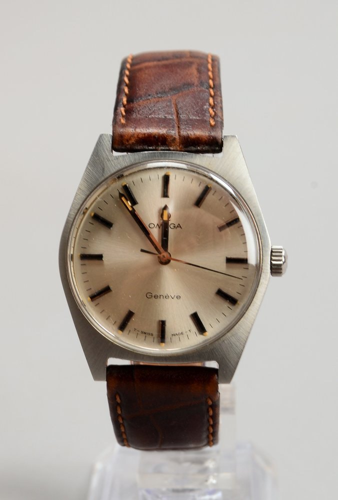 HAU Omega, Handaufzug, Stahlgehäuse an Lederarmband - läuft an; Ø 34 mm