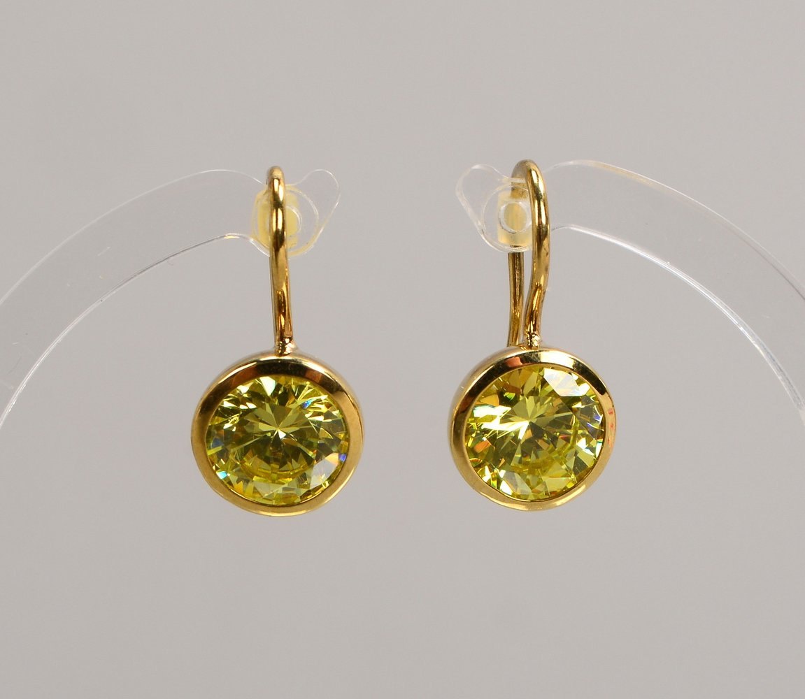 Paar Ohrhänger, 333 GG (gest.), mit je einzelnem Peridot/Ø 10 mm; Länge 22 mm, Gew. 4,60 g