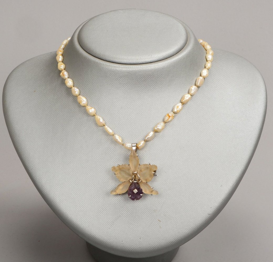 Anhänger/Brosche, 750 WG (gest.), 'Blüte', mit Bergkristall, Amethyst und Diamanten