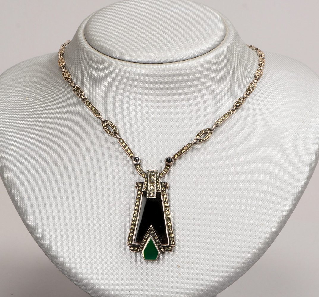 Collier (Art déco), Silber, mit Onyxbesatz und Markasiten; Länge 40 cm, Gew. 26 g