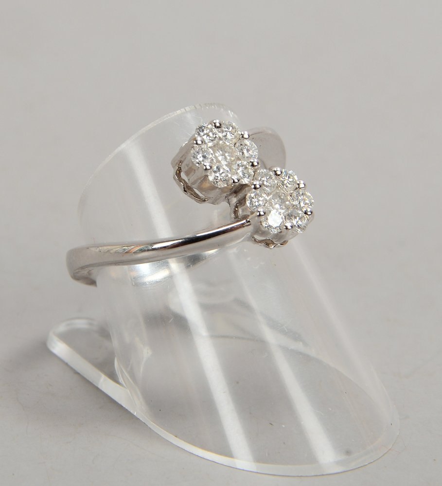 Ring, 750 WG (gest.), mit 14x Brillanten, Farbe Weiß, Vvsi-Vsi; RG 55, Gew. 5,40 g