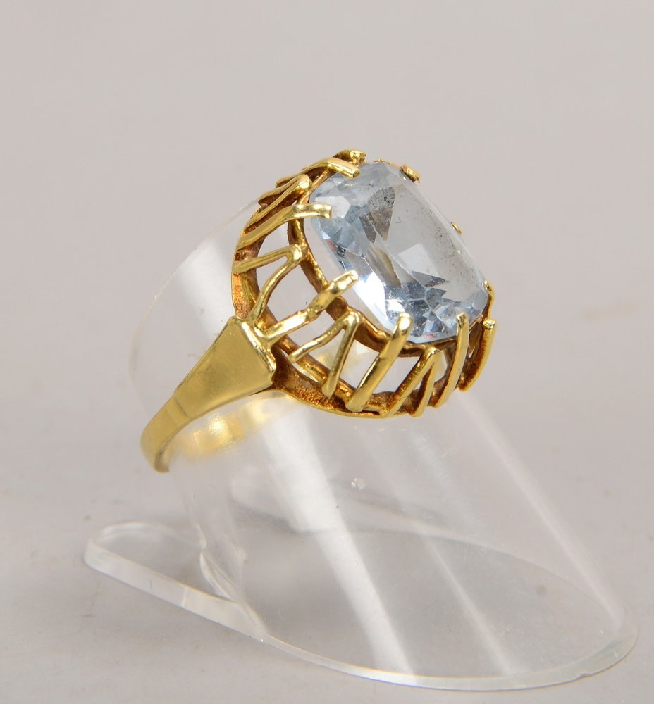 Ring, 585 GG (gest.), mit einzelnem Aquamarin im Antikschliff; RG 55, Gew. 3,90 g