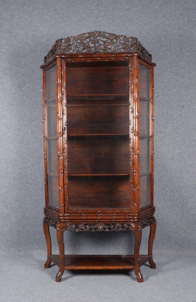 Vitrinenschrank, Edelholz, 2-stuf., 3-seitig verglast/3x Einlegeböden und Ablage unten