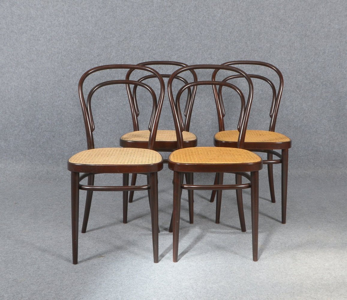 Thonet, 4x Designerstühle, Bugholz gebogen, mit Rattangeflecht - intakt/2x neu bez.