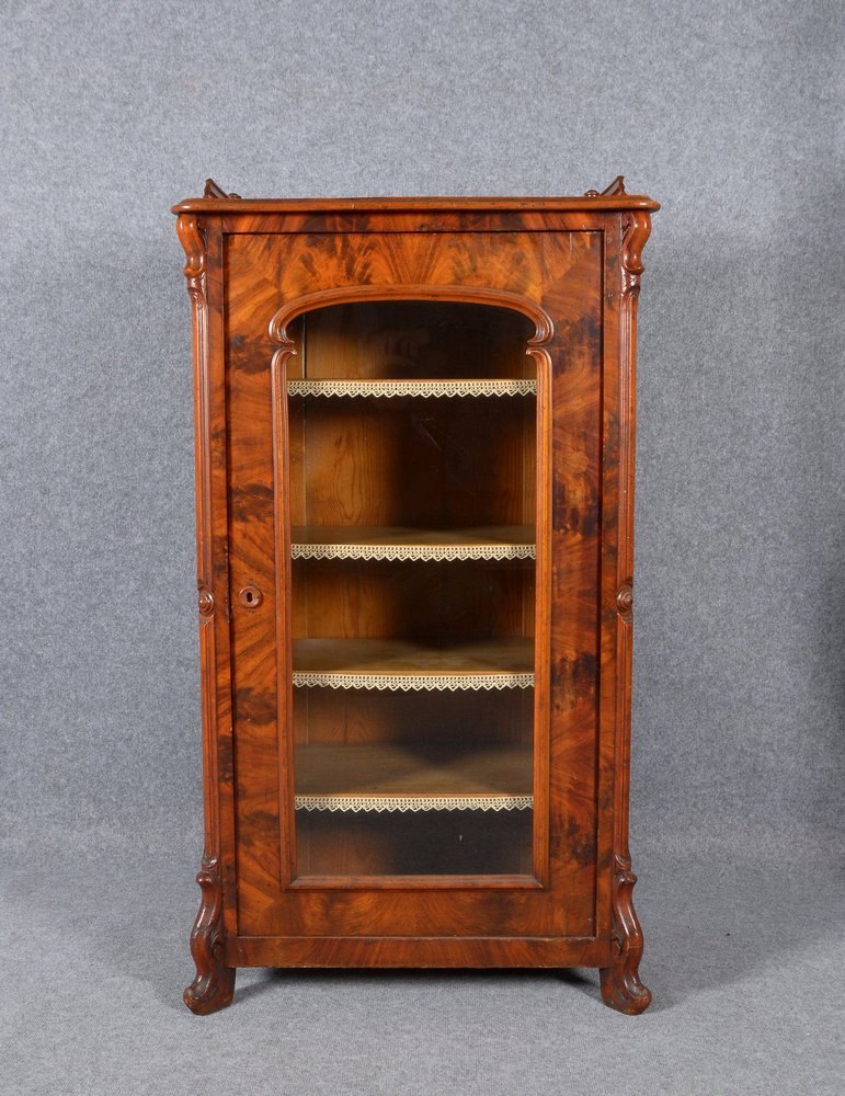 Vertiko (Louis Philippe), Nussbaum-Wurzel auf Nadelholz, 1-türig/vergl., 4x Böden
