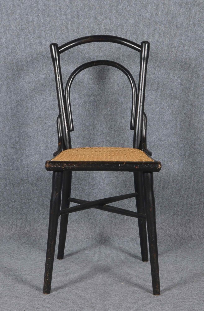 Thonet, Kinderstuhl, Bugholz, mit Rattangeflecht; Lehnhöhe 85 cm, Sitzhöhe 45 cm