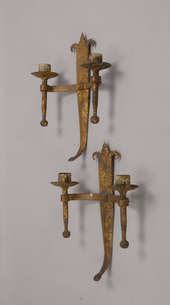 Paar Wand-Kerzenhalter, Eisen, jeweils 2-flammig, farbig gefasst; Höhe 40,5 cm