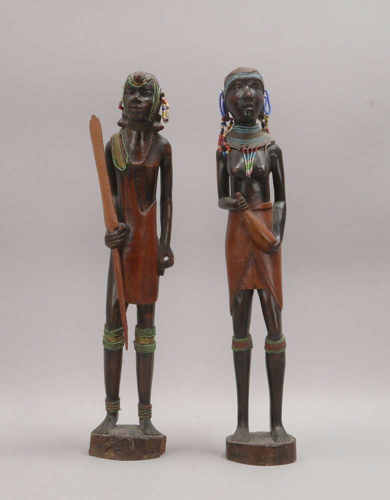 Paar Holzskulpturen (Afrika), 'Mann' und 'Frau', handgschn. Ebenholz, mit Attributen/Perlen